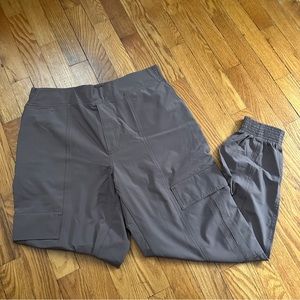 Athleta size 8 Chelsea Utility Jogger Mineral Brown perfect condition cargo pant